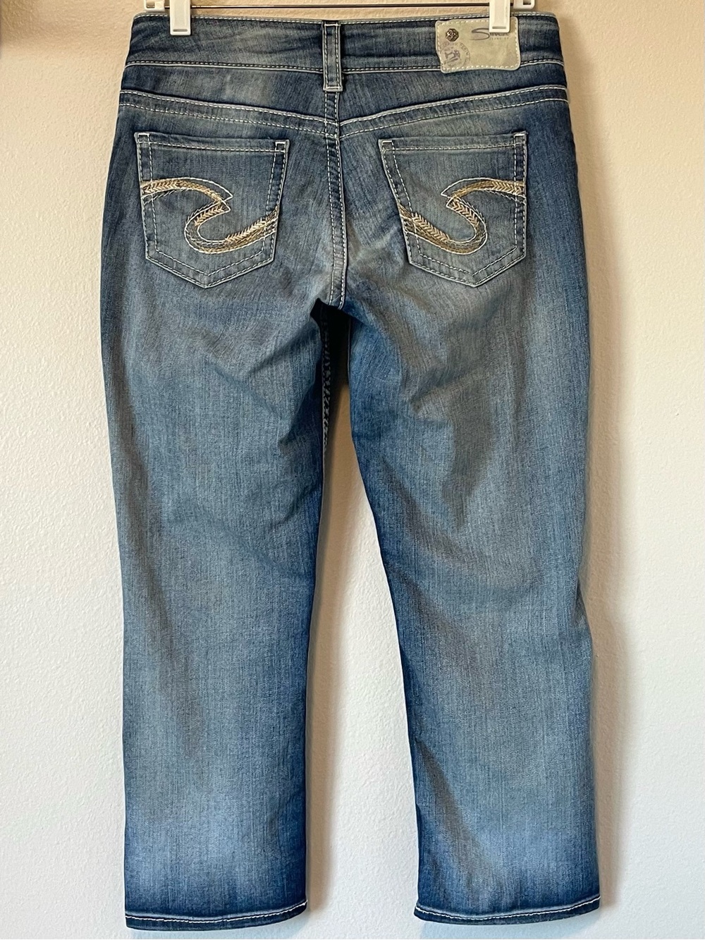 Silver Jeans Suki Mid Capri - Distressed Curvy Super Stretch - Size 29 | 22.5